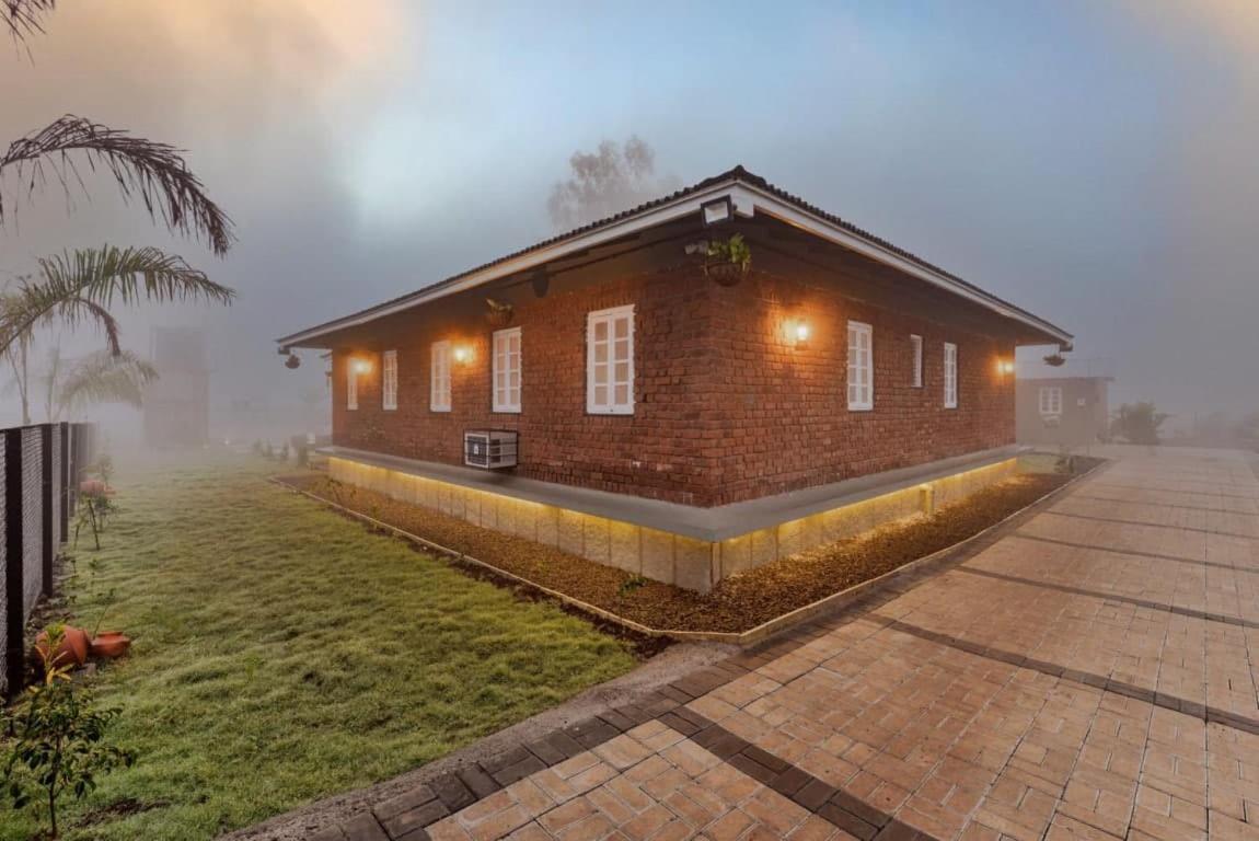 The Earth Farm Villa Nashik Buitenkant foto