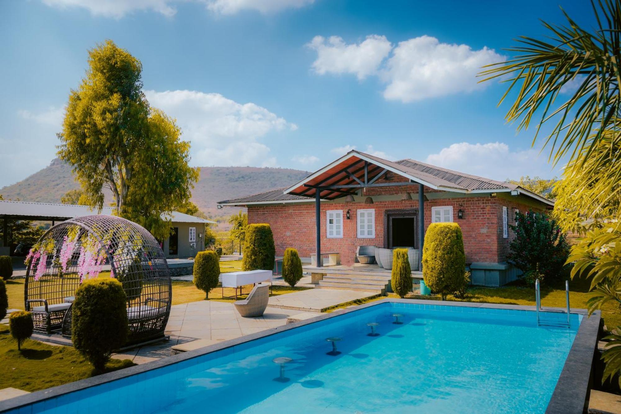 The Earth Farm Villa Nashik Buitenkant foto
